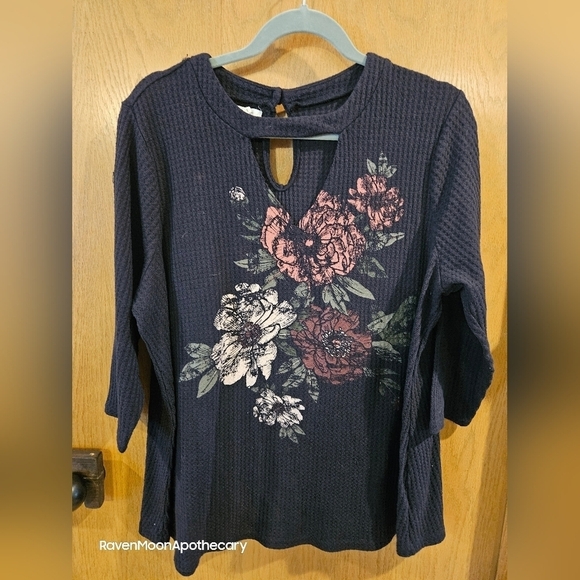 Maurices Tops - Womens Flower Top